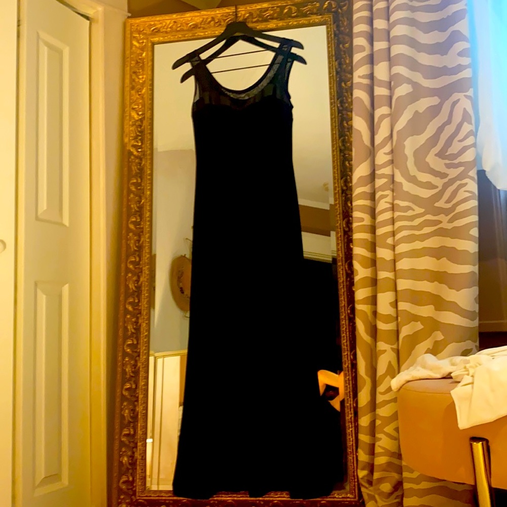 Size M Long black dress